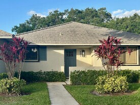 402 Club Dr in Palm Beach Gardens, FL - Building Photo