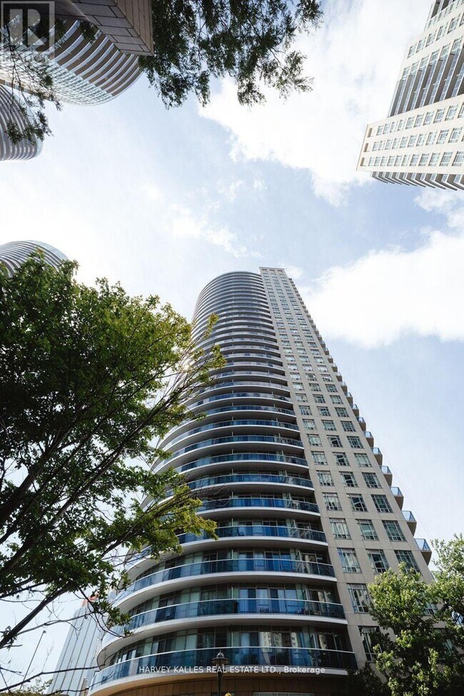 80 Absolute Ave in Mississauga, ON - Building Photo - Building Photo