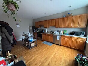 57 E Butler Ave, Unit 2C in Ambler, PA - Foto de edificio - Building Photo