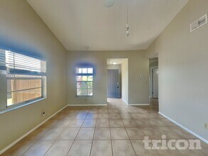 13311 Laraway Dr in Riverview, FL - Foto de edificio - Building Photo