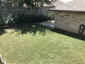 805 N Washington St in Pilot Point, TX - Building Photo - Building Photo