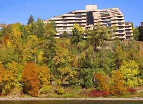 300 Meredith Rd NE in Calgary, AB - Building Photo