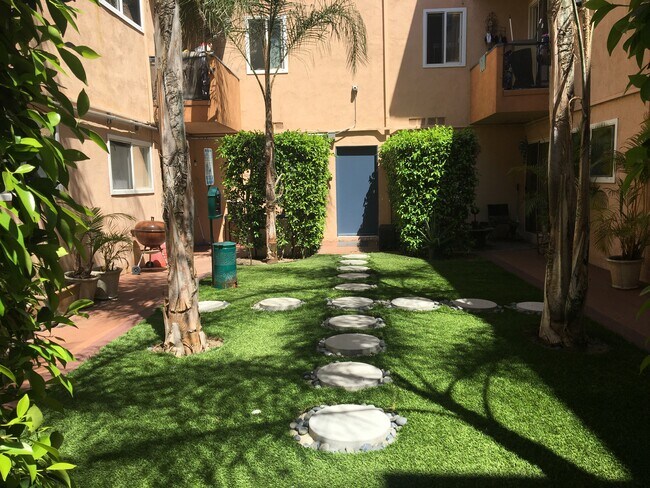 1320 S St. Andrews Pl in Los Angeles, CA - Foto de edificio - Building Photo