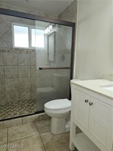 682 108th Ave N in Naples, FL - Foto de edificio - Building Photo