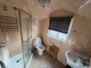 69 ROAD, Unit 3 in Queens, NY - Foto de edificio - Building Photo