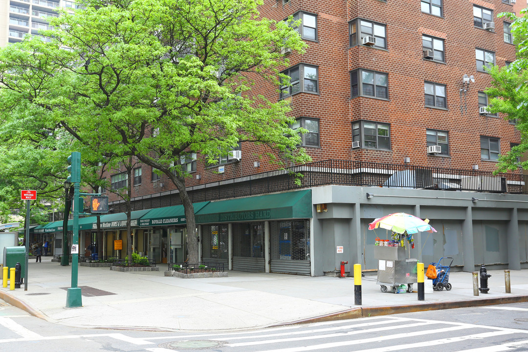 Strykers Bay Houses I in New York, NY - Foto de edificio