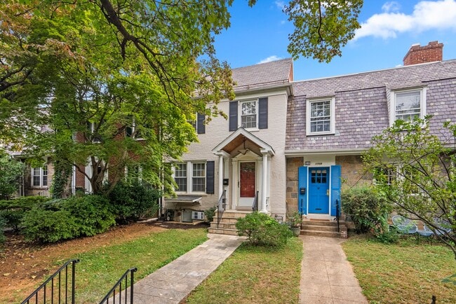 1711 37th St NW in Washington, DC - Foto de edificio - Building Photo