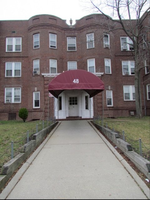 48 South Long Beach Avenue in Freeport, NY - Building Photo