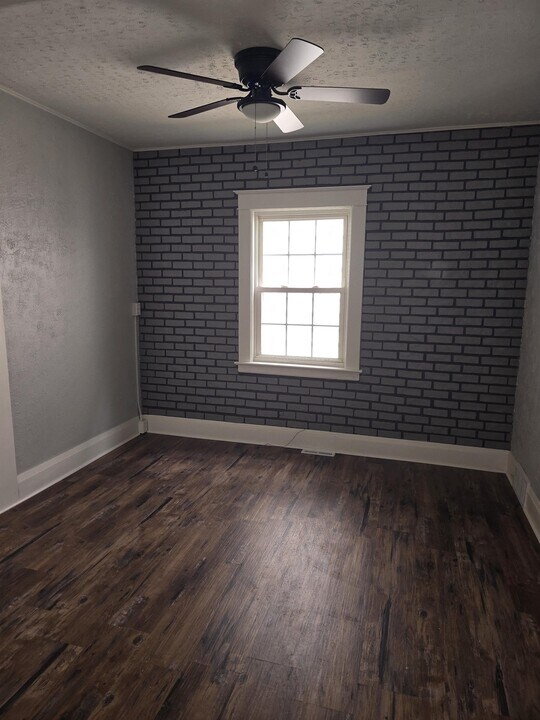 2249 Cleveland Ave in Niagara Falls, NY - Building Photo