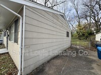 227 Meadowcrest Dr in Ferguson, MO - Building Photo - Building Photo