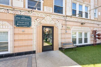 1522 W Sherwin Ave, Unit 202 in Chicago, IL - Building Photo - Building Photo