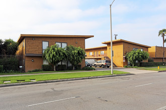 Fullerton Court Apartments in Buena Park, CA - Building Photo - Building Photo