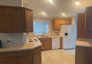 151 Cardinal Ln in Kelso, WA - Building Photo - Building Photo