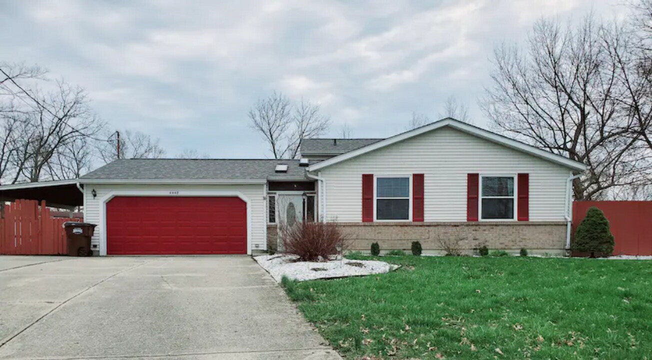 4448 Cabernet Ct in Hamilton, OH - Foto de edificio