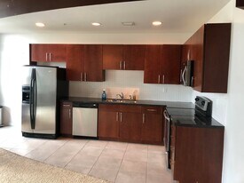 300 S Australian Ave, Unit 702 in West Palm Beach, FL - Building Photo