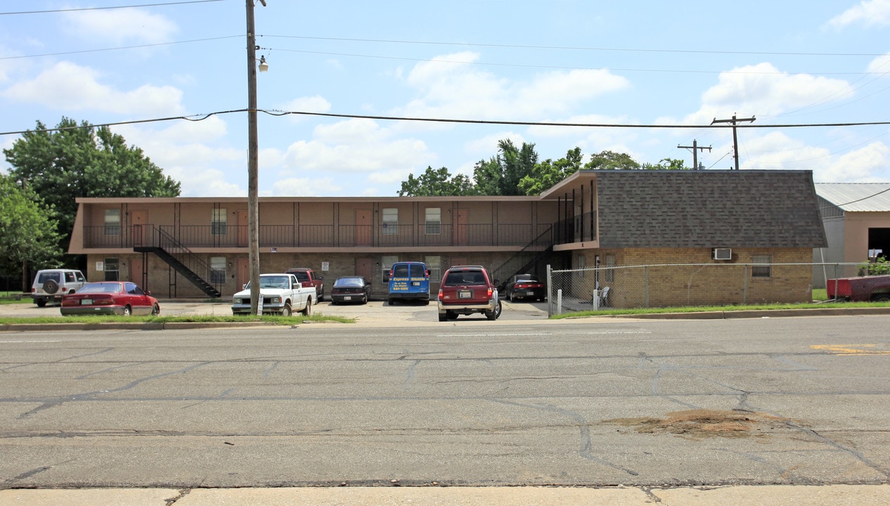 4300 S Portland in Oklahoma City, OK - Building Photo