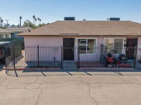 526 Greystone Ln in Hemet, CA - Building Photo