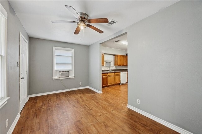 1819 N 19th St in Nederland, TX - Building Photo - Building Photo