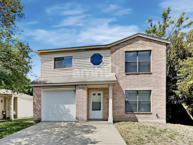 9217 Village Brown in San Antonio, TX - Foto de edificio - Building Photo