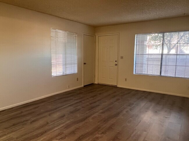 700 E Mesquite Cir, Unit P116 in Tempe, AZ - Building Photo - Building Photo