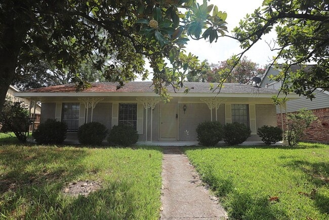 property at 11735 N Willowdale Cir