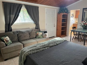 1032 Greta St, Unit El Cajon Studio in El Cajon, CA - Building Photo - Building Photo