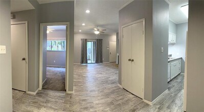 7037 N Holiday Dr in Galveston, TX - Building Photo - Building Photo
