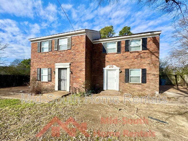 property at 1742 E Holmes Rd