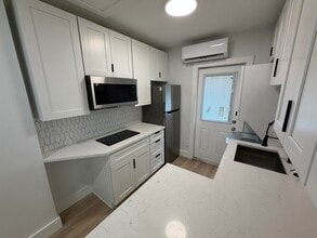 1077 NE 34th St in Oakland Park, FL - Building Photo - Building Photo