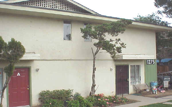 1275 W Ninth St in Corona, CA - Foto de edificio - Building Photo