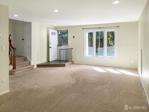 22 Maddaket Ct in Scotch Plains, NJ - Building Photo - Building Photo