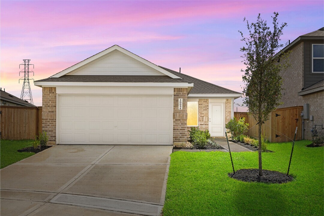 16854 Great Highlands Dr in Hockley, TX - Building Photo