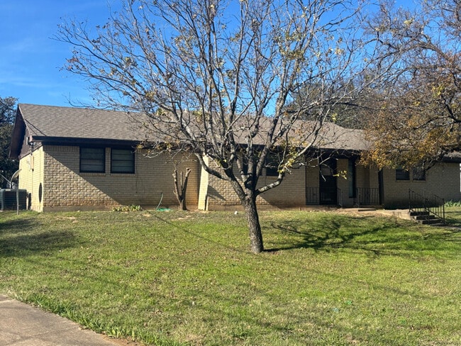 property at 1931 Post Oak Dr