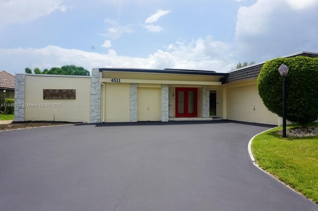 property at 4511 King Palm Dr