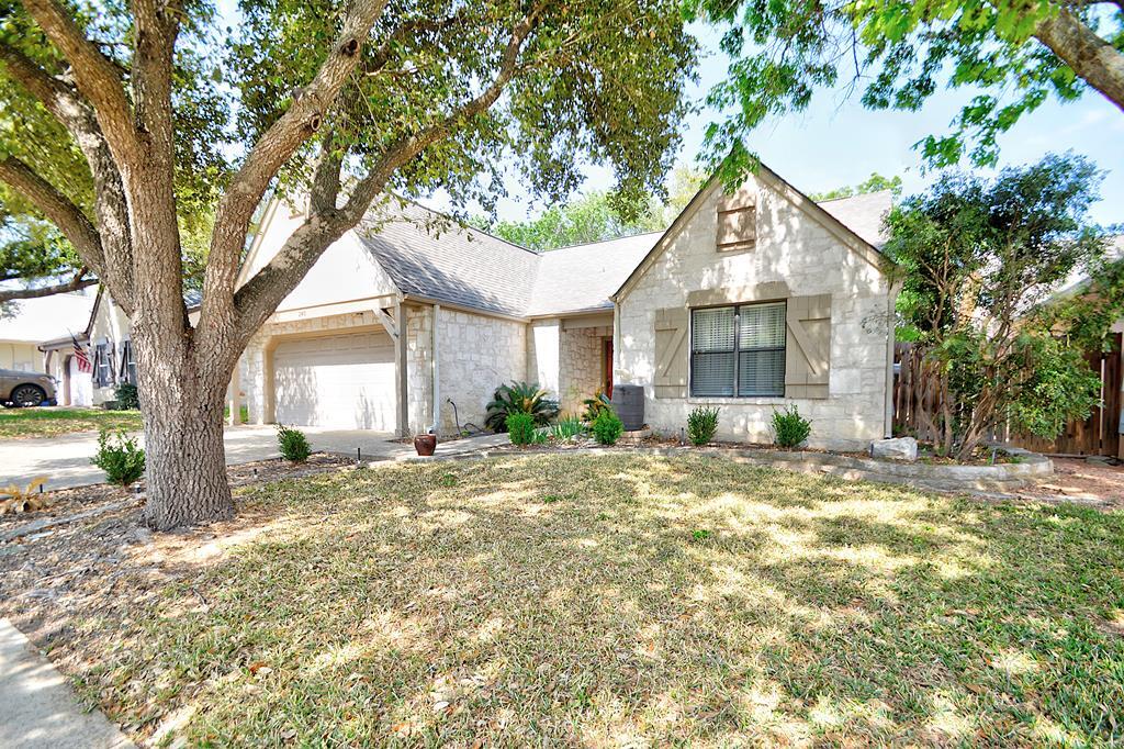 240 Los Cedros Loop in Kerrville, TX - Building Photo