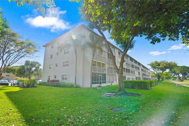 300 SW 134th Way in Pembroke Pines, FL - Building Photo - Building Photo