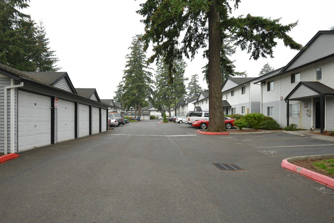 Trymax Apartments in Portland, OR - Foto de edificio - Building Photo