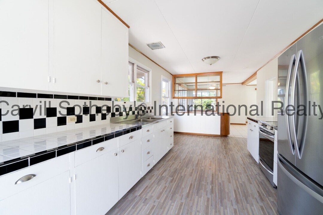 1411 Mokulua Dr in Kailua, HI - Building Photo