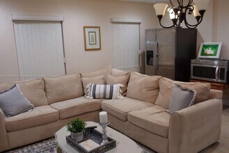 1163 NW 100th Terrace-Unit -F in Miami, FL - Building Photo - Building Photo