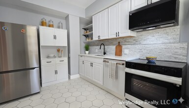 923 Rogers Pl in Cincinnati, OH - Building Photo - Building Photo