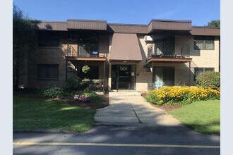 501 Brook Village Rd, Unit 15 in Nashua, NH - Building Photo - Building Photo