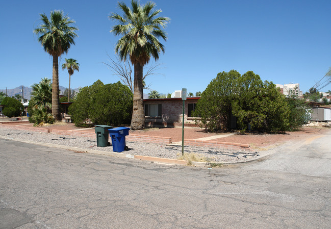 1324-1336 N Highland Ave in Tucson, AZ - Building Photo - Building Photo