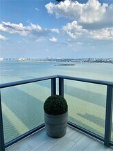 3131 NE 7th Ave, Unit 2801 in Miami, FL - Foto de edificio - Building Photo