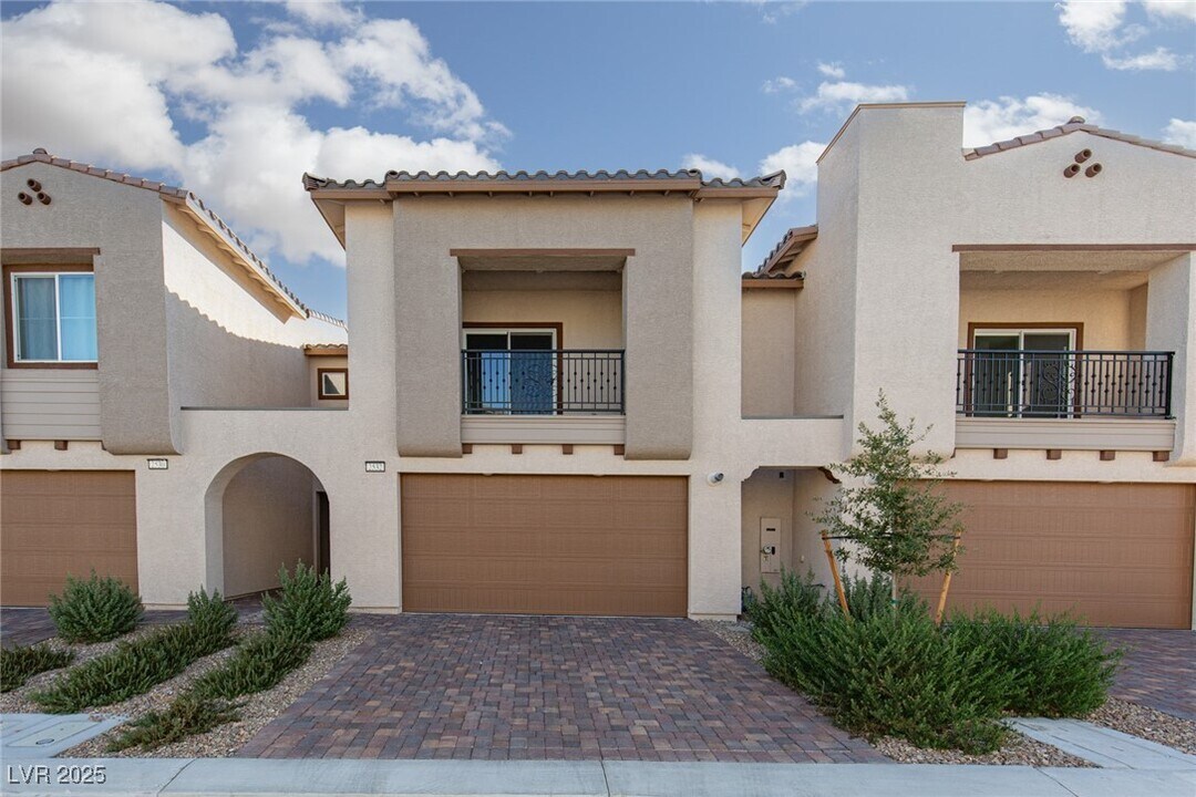 2532 Vittora Pointe St in Henderson, NV - Building Photo