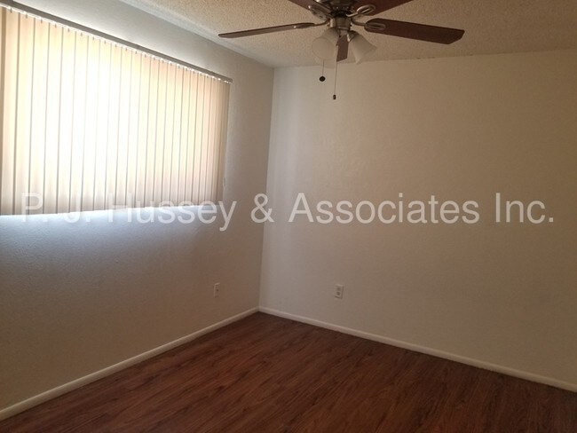 6802 W Glendale Ave-Unit -15 in Glendale, AZ - Building Photo - Building Photo