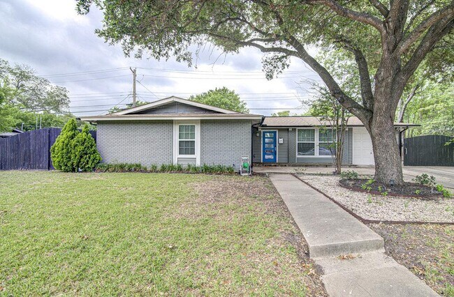 1311 Westmoor Dr in Austin, TX - Building Photo - Building Photo