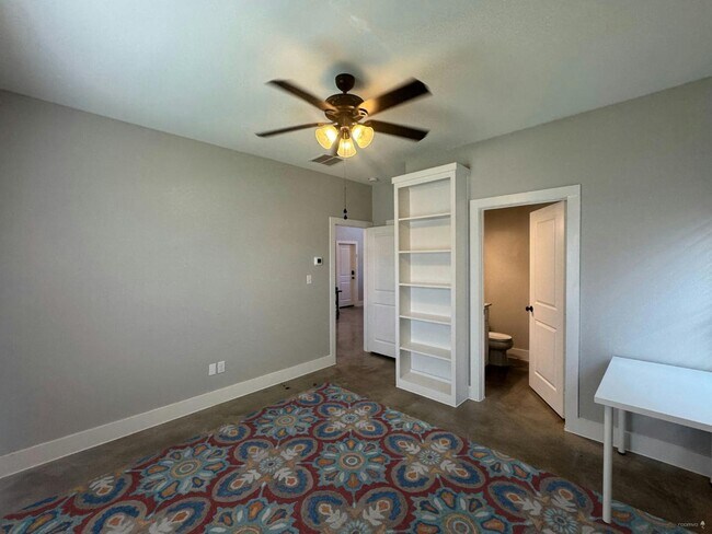703 Maple St in Commerce, TX - Building Photo - Building Photo