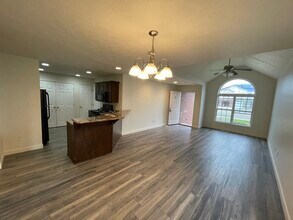 717 Village Creek Dr, Unit B in Bowling Green, KY - Building Photo - Building Photo