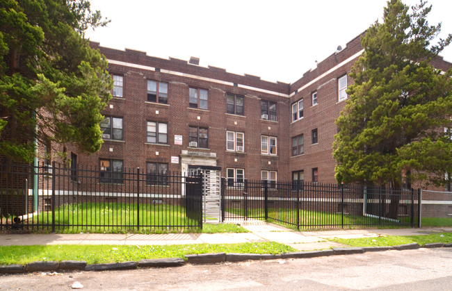 Fleetwood Apts LLC in Bridgeport, CT - Building Photo - Building Photo