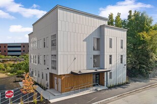 69 Elm St in Biddeford, ME - Building Photo